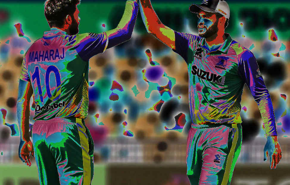 চেইনে বাঁধা ক্রিকেট: টিকিট থেকে টাকা, কোন দাবিটা যাচাই করা গেল