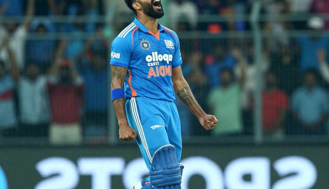 শেষ ওভারে আলো: বাংলাদেশের নারী ক্রিকেটের অদৃশ্য মাঠ শেষ ওভারে আলো: বাংলাদেশের নারী ক্রিকেটের অদৃশ্য মাঠ